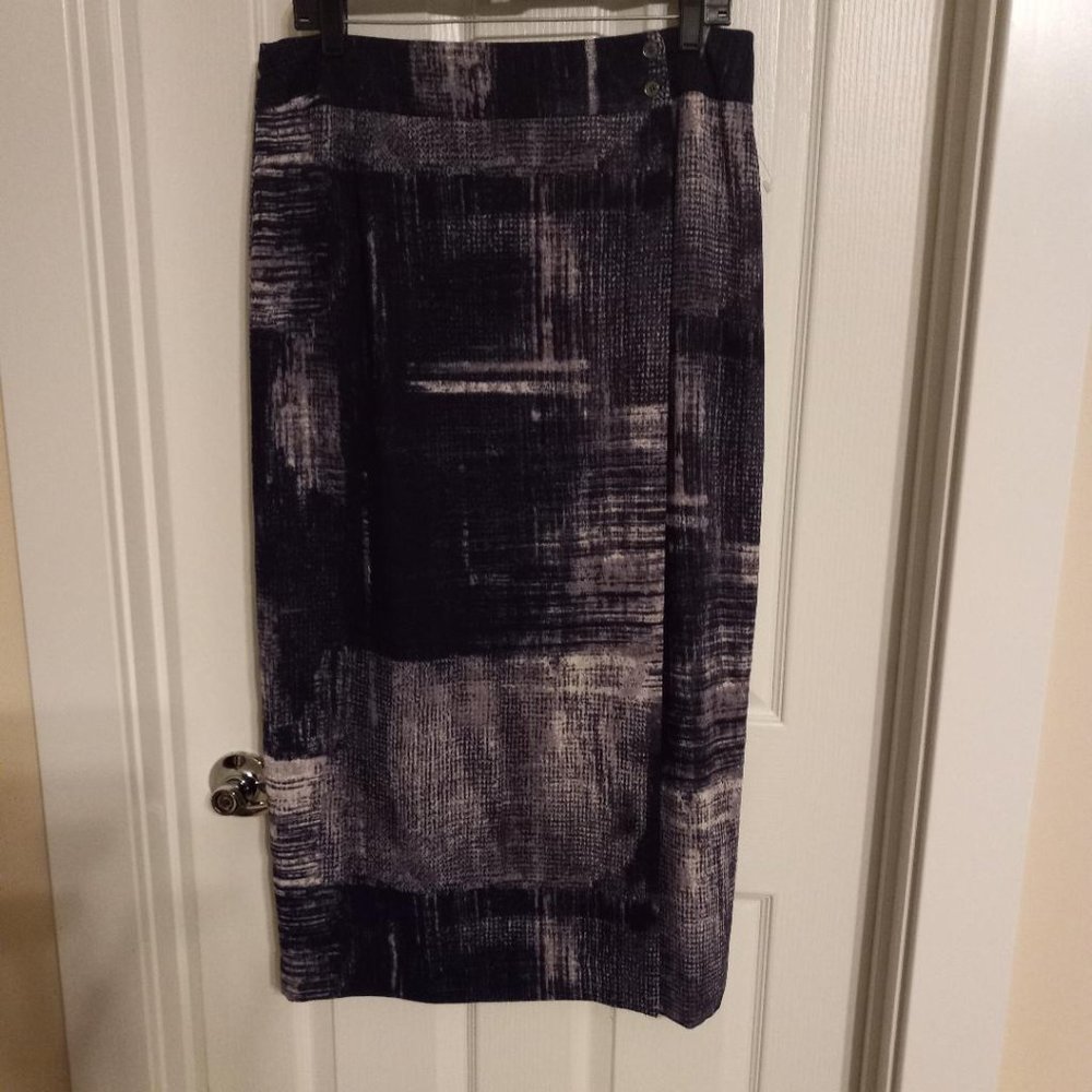 NEW with tags, Liz Claiborne Women’s Midi Wrap Skirt, size 14.